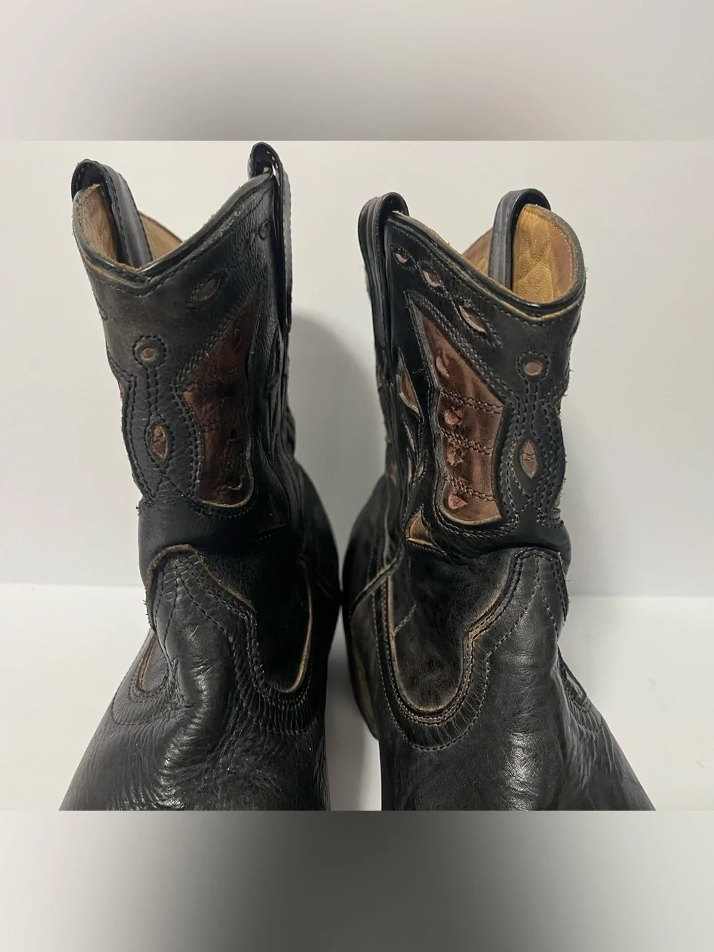 Bed Stu Boots Short Ankle Booties Tan Distressed Leather Cowboy Heel Size 9.5